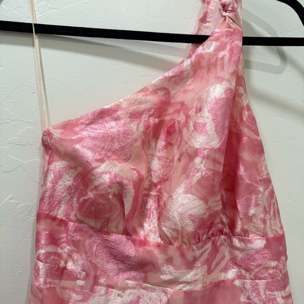 NWT Showpo. Lettie Midi Dress One Shoulder Tiered Blurred Rose Women's US 6 - Picture 8 of 15